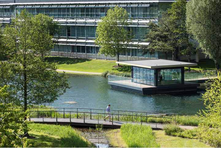 APAM and Patron Capital developed a floating pavilion at Arlington Business Park, Theale which provides outdoor meeting space